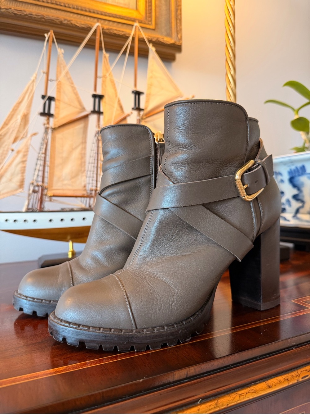 Taper by Vicini Italian Leather Ankle Boots – US Size 9